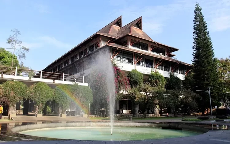 ITB KALAH SAMA TELKOM UNIVERSITY! Simak 20 PTS dan PTN Terbaik di Jawa Barat Versi Webometrics 2023 – Klik Pendidikan – Klik Pendidikan ITB KALAH SAMA TELKOM UNIVERSITY! Simak 20 PTS dan PTN Terbaik di Jawa Barat Versi Webometrics 2023 – Klik Pendidikan – Klik Pendidikan