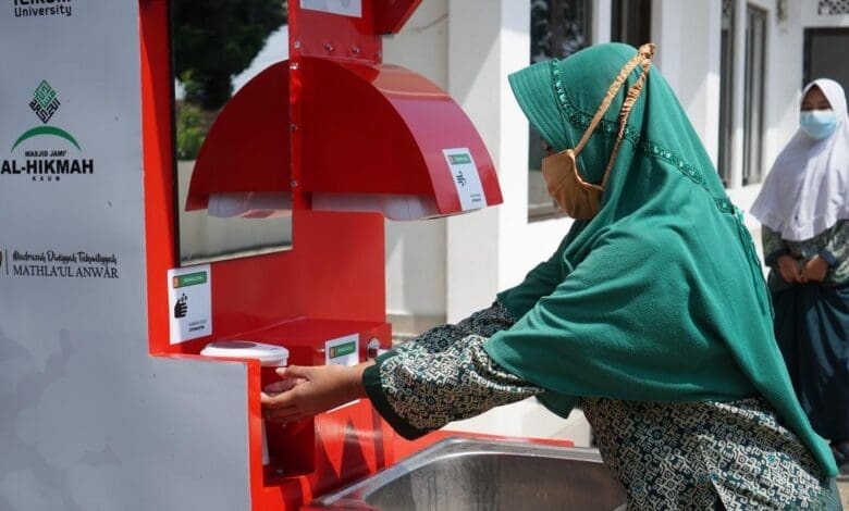 Dukung Penerapan Prokes, Telkom University Sumbang Alat Cuci Tangan Sensorik Dukung Penerapan Prokes, Telkom University Sumbang Alat Cuci Tangan Sensorik