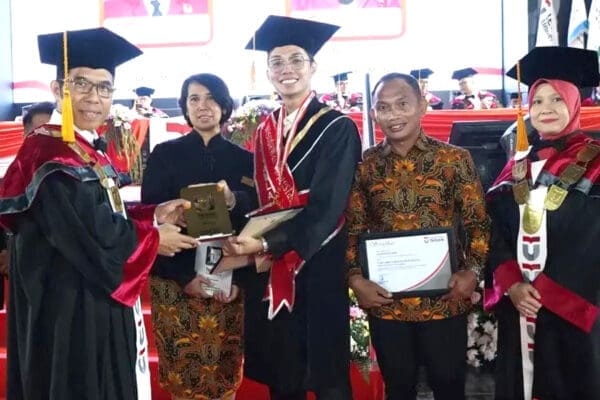 Rektor Telkom University: Wisuda Bukan Akhir Perjalanan Akademik, Tapi Awal Kontribusi Nyata Rektor Telkom University: Wisuda Bukan Akhir Perjalanan Akademik, Tapi Awal Kontribusi Nyata