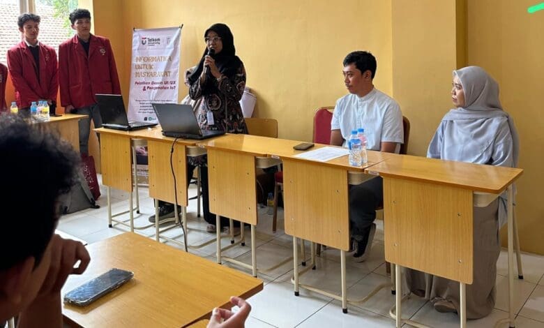 Telkom University Surabaya Beri Pelatihan Desain Web dan IoT untuk Siswa SMK Telkom University Surabaya Beri Pelatihan Desain Web dan IoT untuk Siswa SMK
