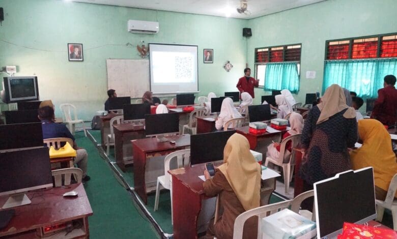 Aplikasi Digital Bimbingan Konseling Karya Telkom University, Solusi Inovatif untuk Siswa SMA Negeri 1 Kamal Aplikasi Digital Bimbingan Konseling Karya Telkom University, Solusi Inovatif untuk Siswa SMA Negeri 1 Kamal