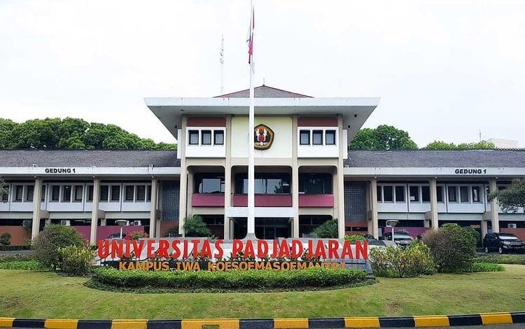 5 Daftar Universitas Terbaik di Bandung Ini Menerima KIP Kuliah, No 3 Para Incaran Calon Mahasiswa – Kilas Klaten – Kilas Klaten