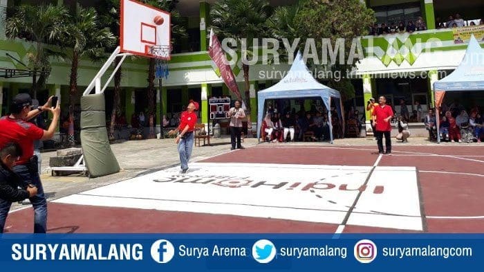 SMK Telkom Kota Malang Jaring Siswa Prestasi Non Akademik Lewat Basket – Suryamalang.com