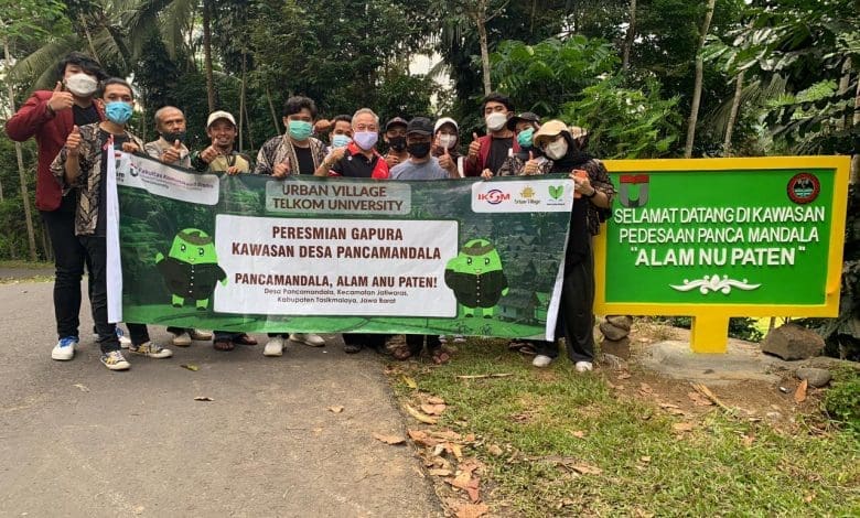 Gali Potensi Desa, Mahasiswa Tel-U Bangun Tugu Pancamandala – Jabar Ekspres