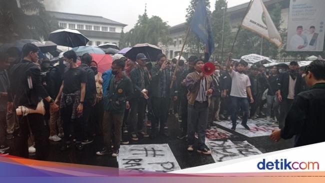 Partai Mahasiswa Bisa Bikin Rakyat Bingung