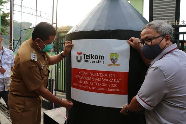 Telkom University Hibahkan 2 Produk Inovasi Pembakaran Sampah Modern