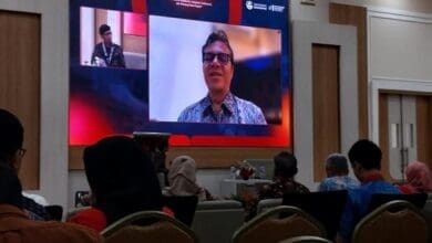 Isi Kuliah Umum di Telkom University Purwokerto, Wamen Komdigi Minta Kampus Cetak AI Talent