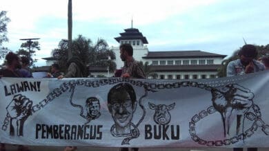 Buku Kiri, Komite Rakyat Demo Desak Skorsing Mahasiswa Telkom University Dicabut | KBR.ID