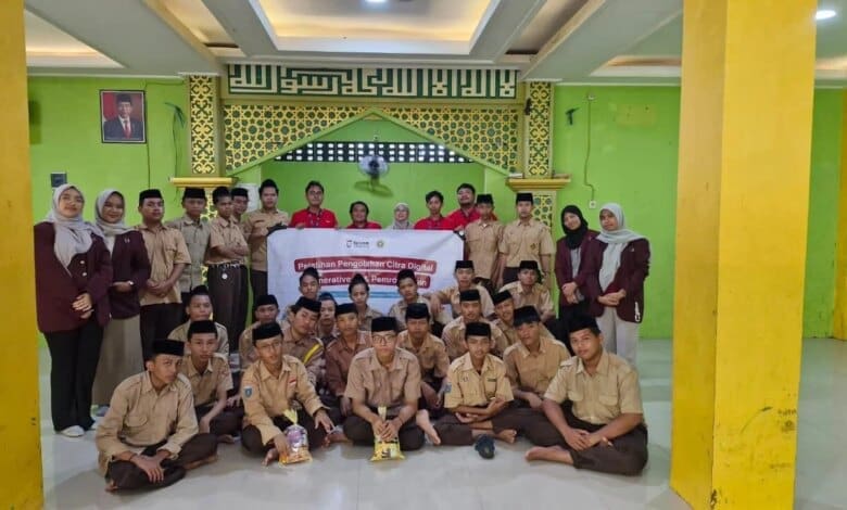 Dosen Telkom University Mengenalkan Pengolahan Citra Digital Kepada Siswa SMK Pondok Pesantren Miftahul Khaer