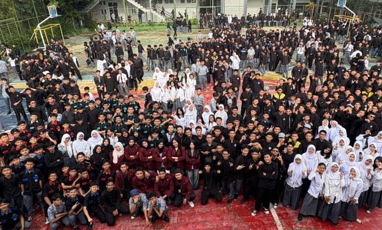 Gaungkan Kampanye “Berani Baik”, Mahasiswa Telkom University Ajak Siswa SMKN 4 Bandung Perangi Bullying